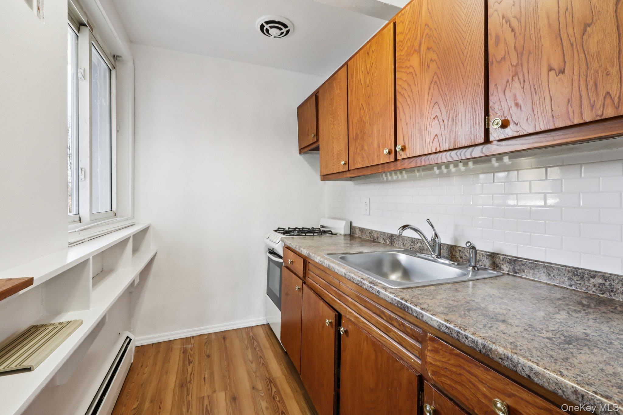 4 Wyndover Woods Lane # 12, White Plains, NY 10603