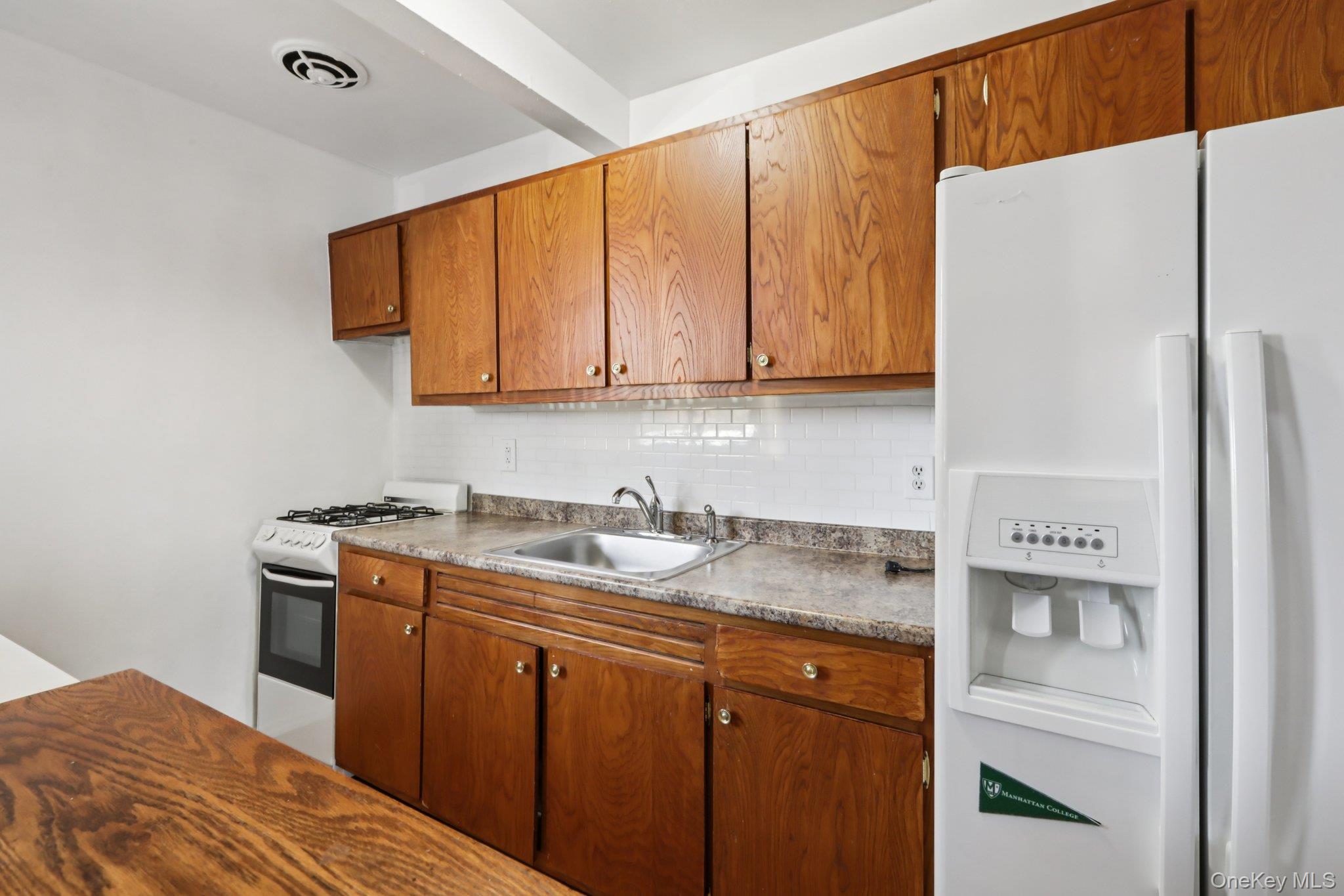 4 Wyndover Woods Lane # 12, White Plains, NY 10603