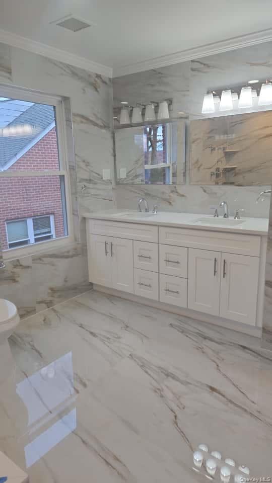 23 Sunlight Hill, Yonkers, NY 10704