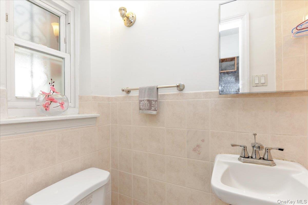 195-31 39 Avenue, Flushing, NY 11358