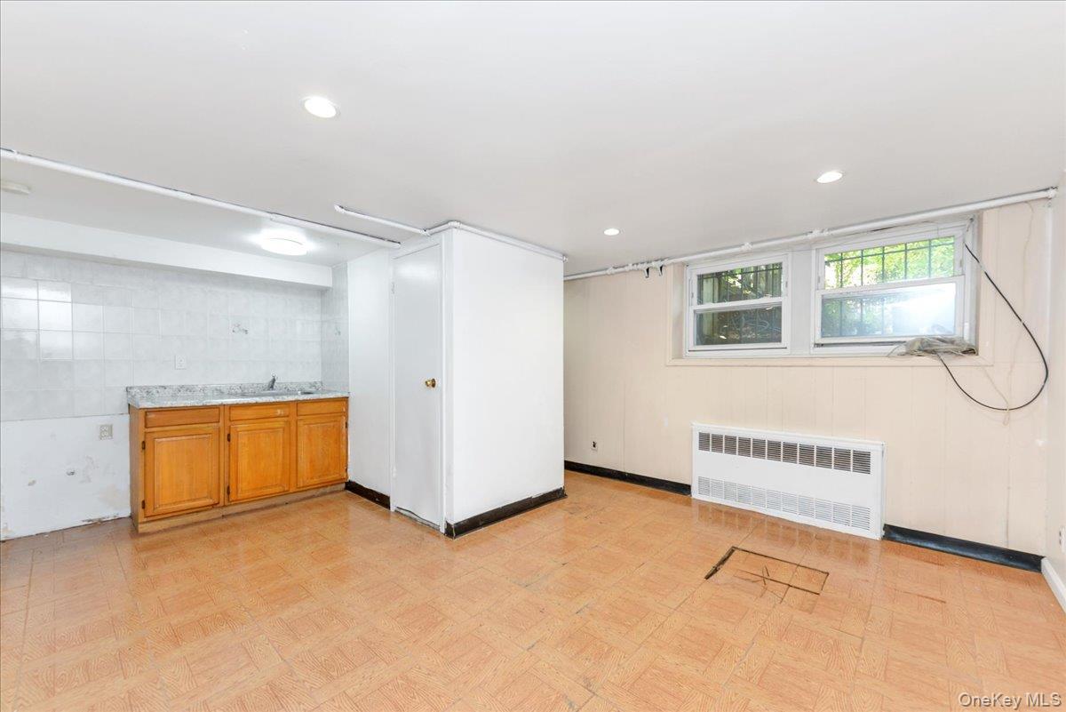 195-31 39 Avenue, Flushing, NY 11358