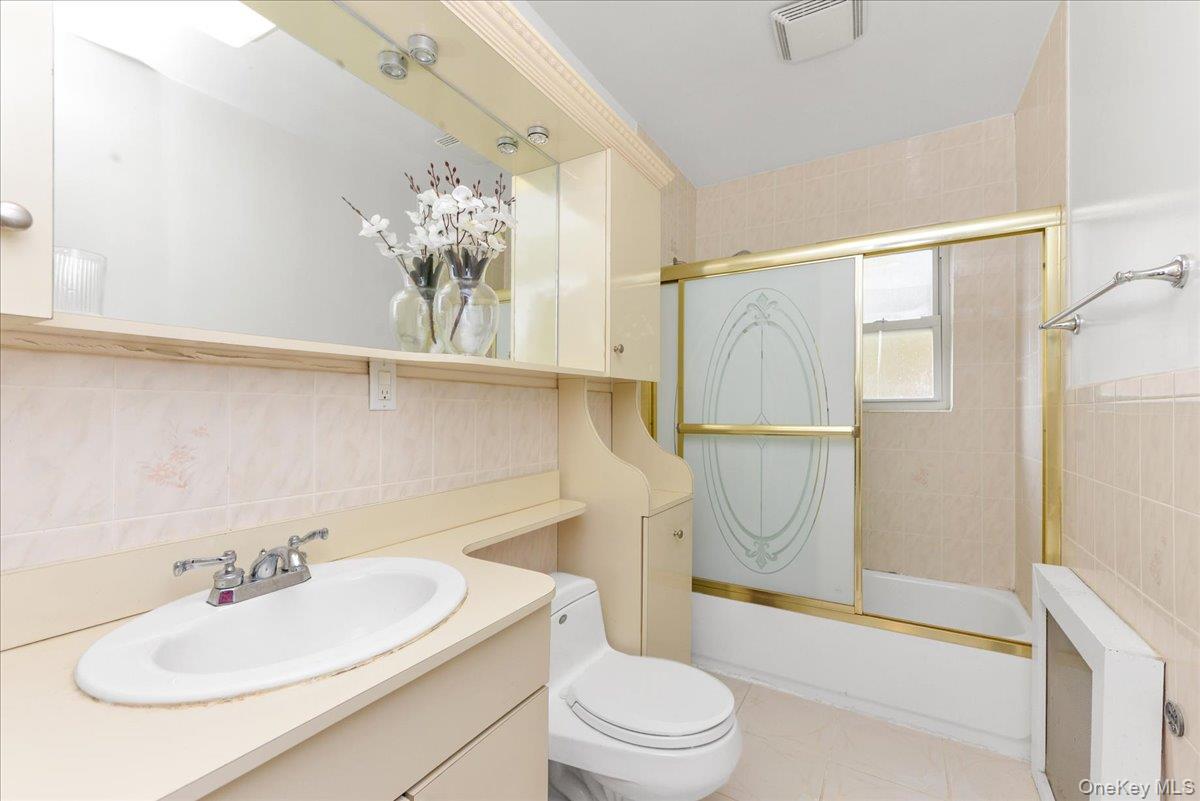 195-31 39 Avenue, Flushing, NY 11358