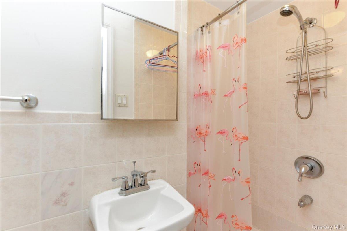 195-31 39 Avenue, Flushing, NY 11358