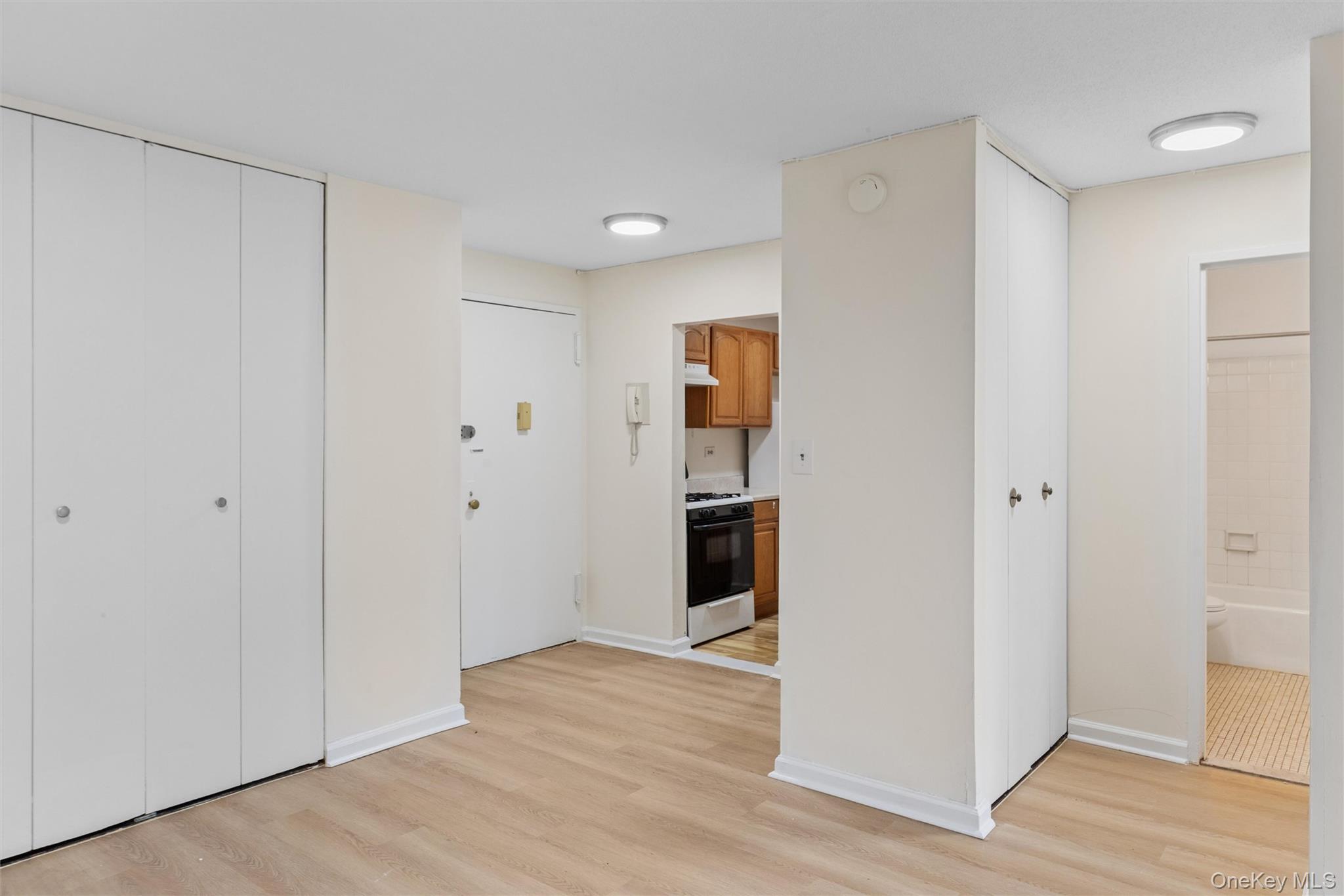 150-38 Union Turnpike # 1R, Kew Garden Hills, NY 11367