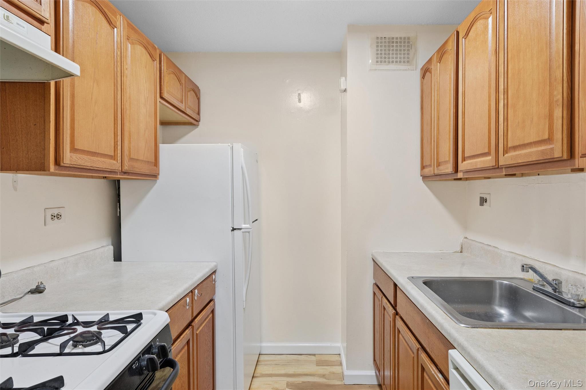 150-38 Union Turnpike # 1R, Kew Garden Hills, NY 11367