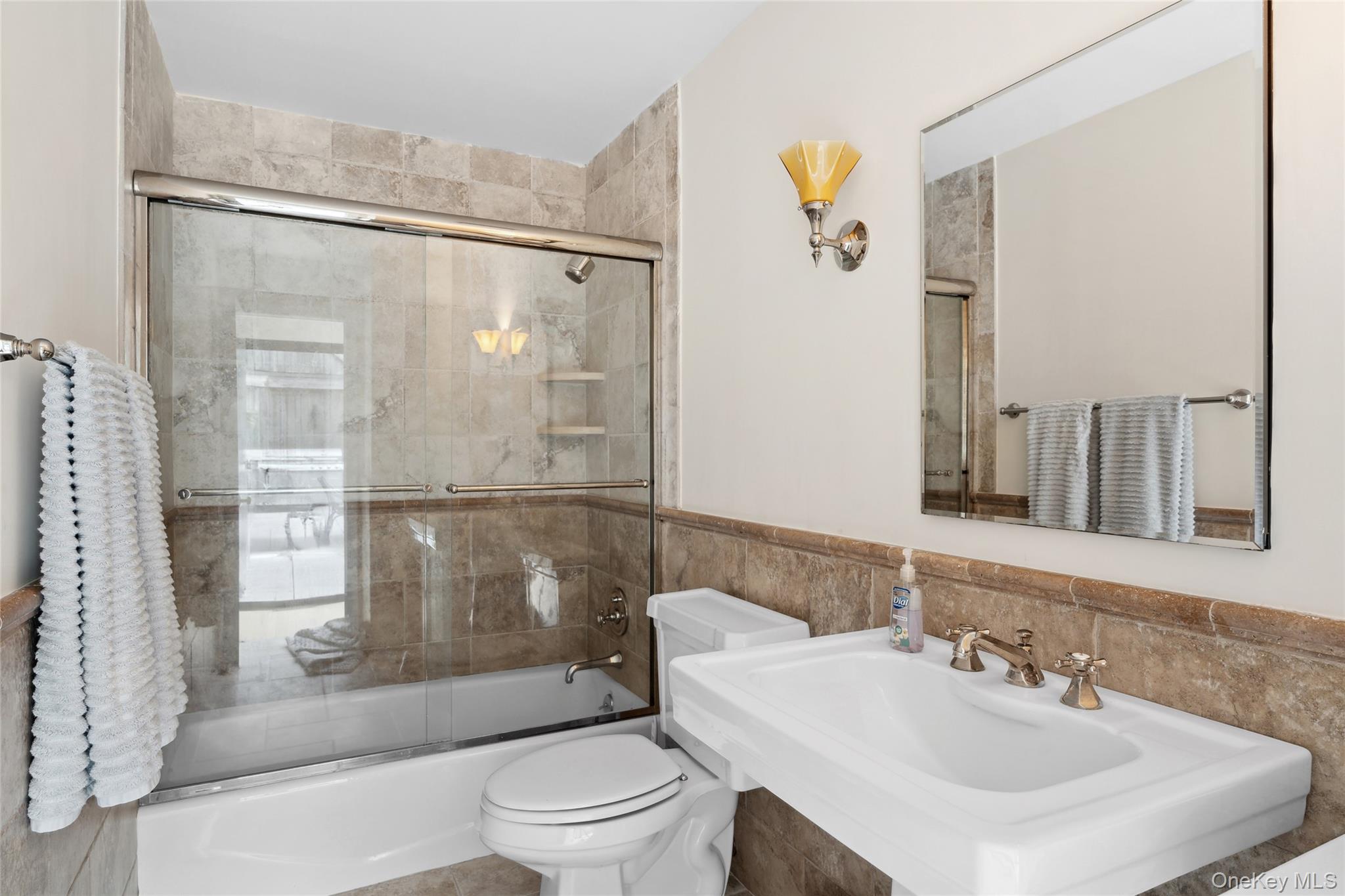 26 Woodland Way, Quogue, NY 11959