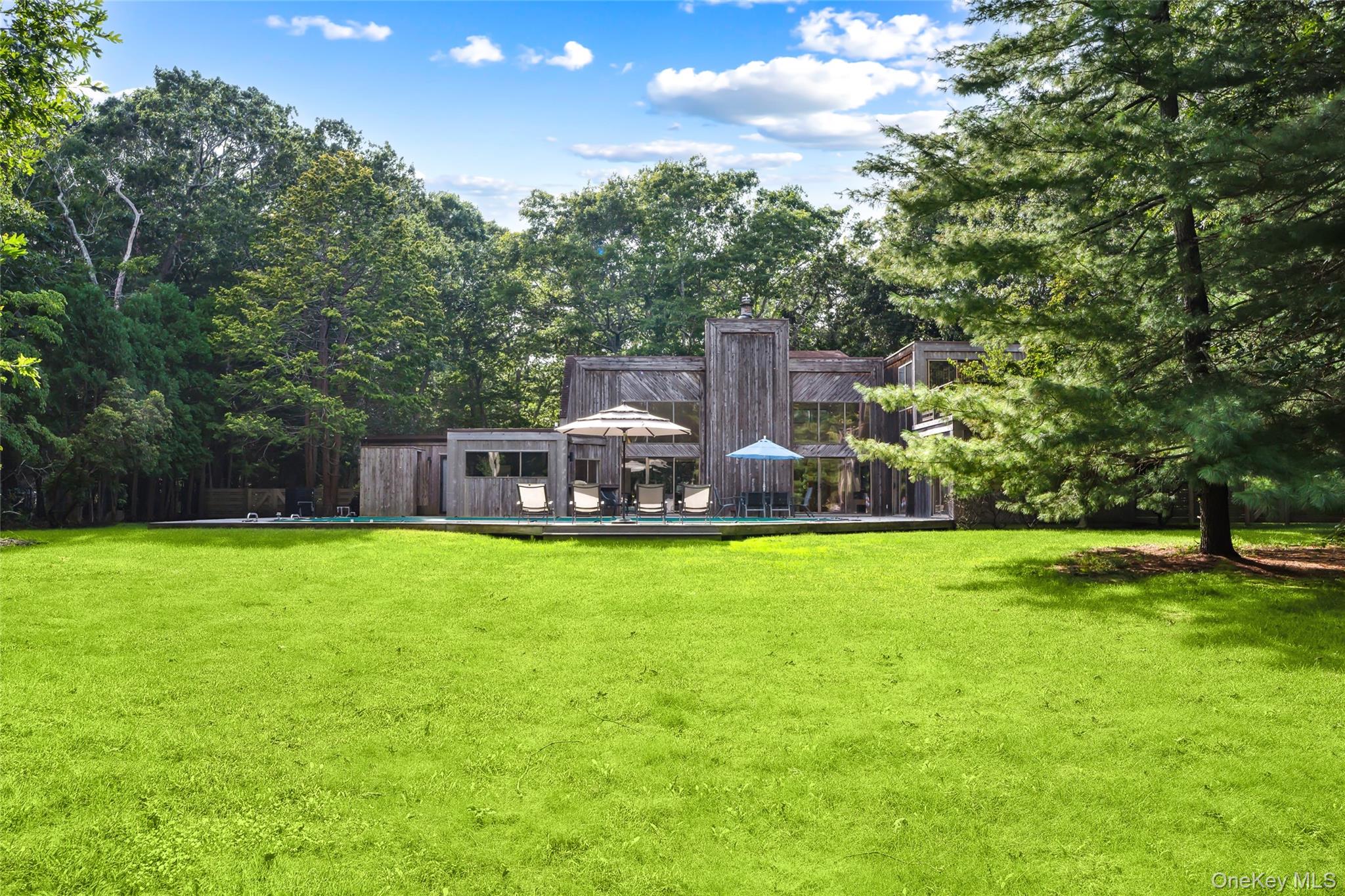 26 Woodland Way, Quogue, NY 11959