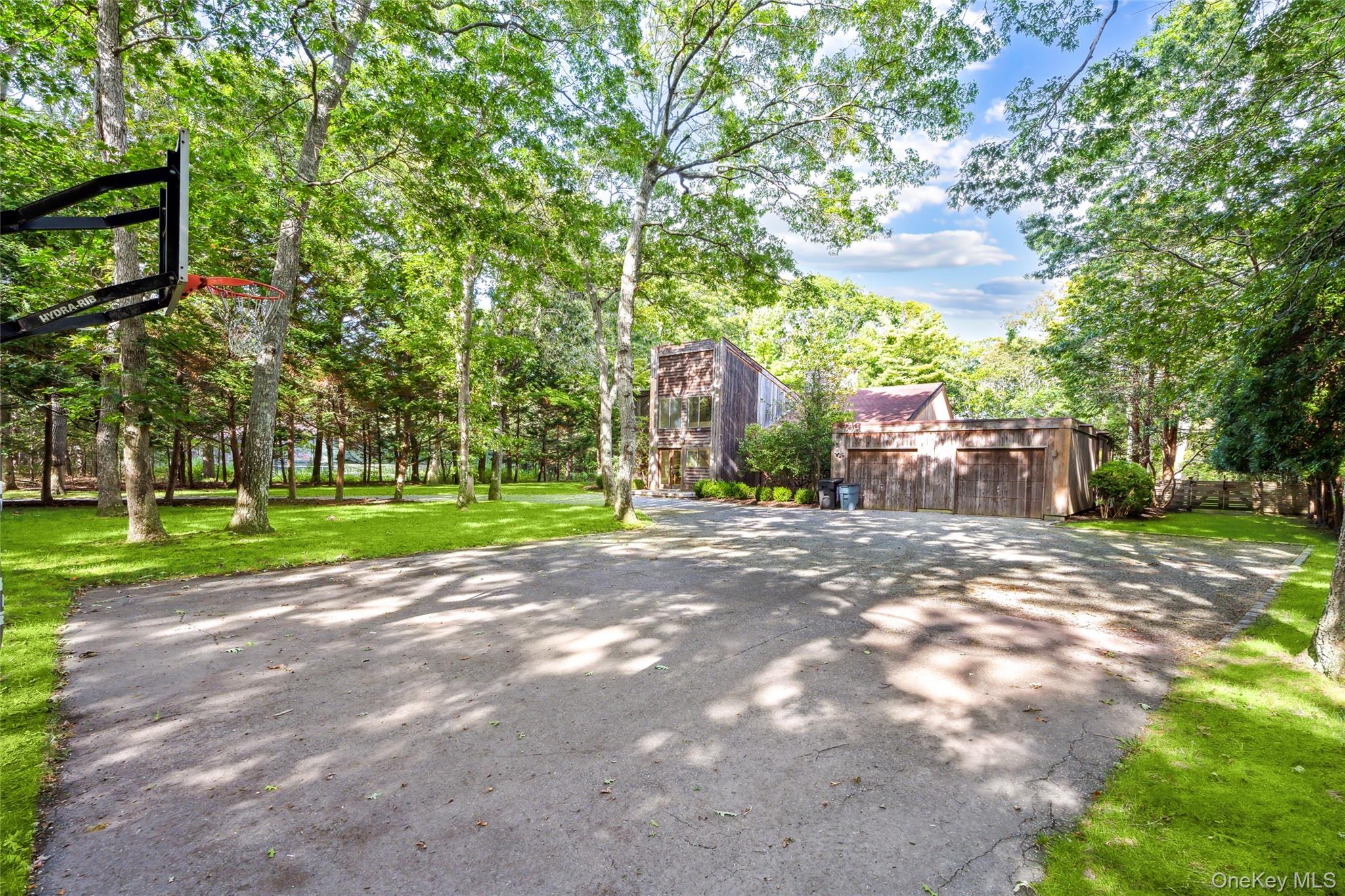 26 Woodland Way, Quogue, NY 11959