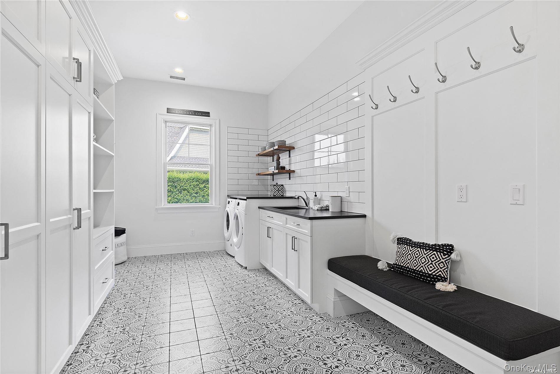 2 Emma's Path, Remsenburg, NY 11960