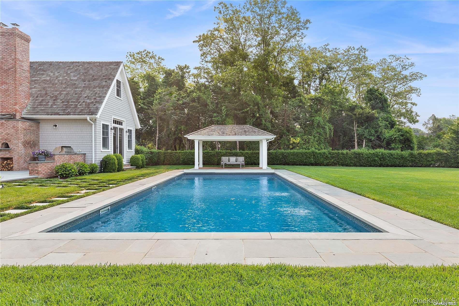 2 Emma's Path, Remsenburg, NY 11960