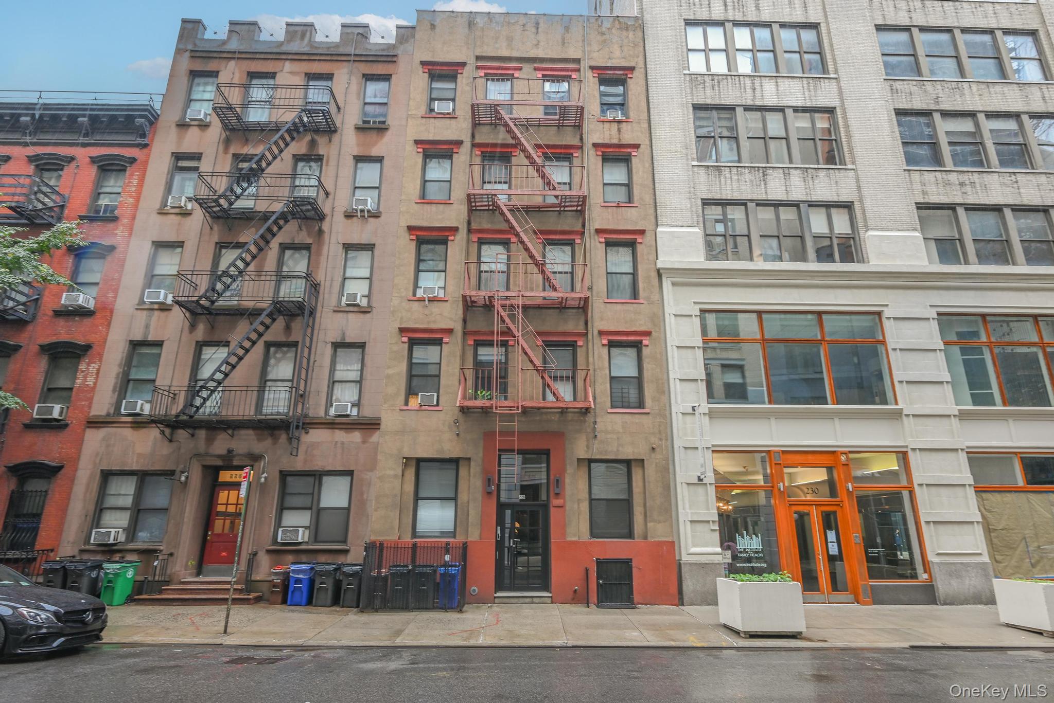 228 W 17th Street # 2b, New York (Manhattan), NY 10011