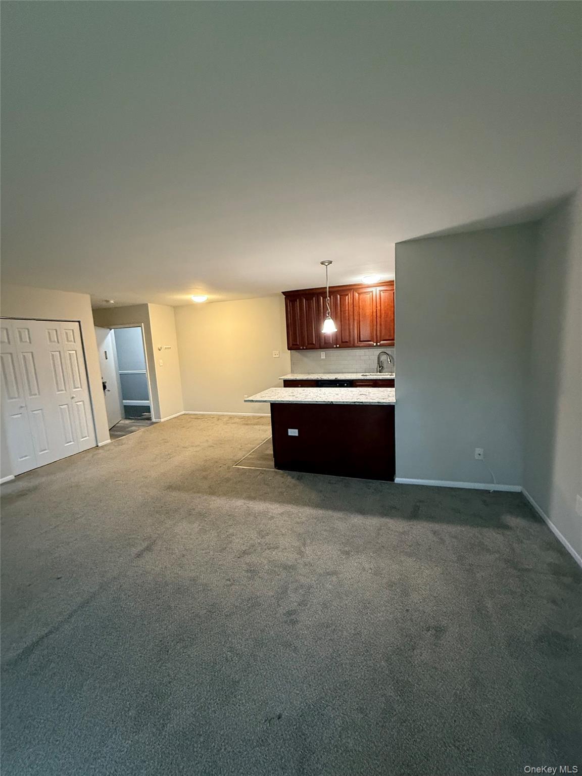 460 Old Town Road # 8L, Port Jefferson Station, NY 11776