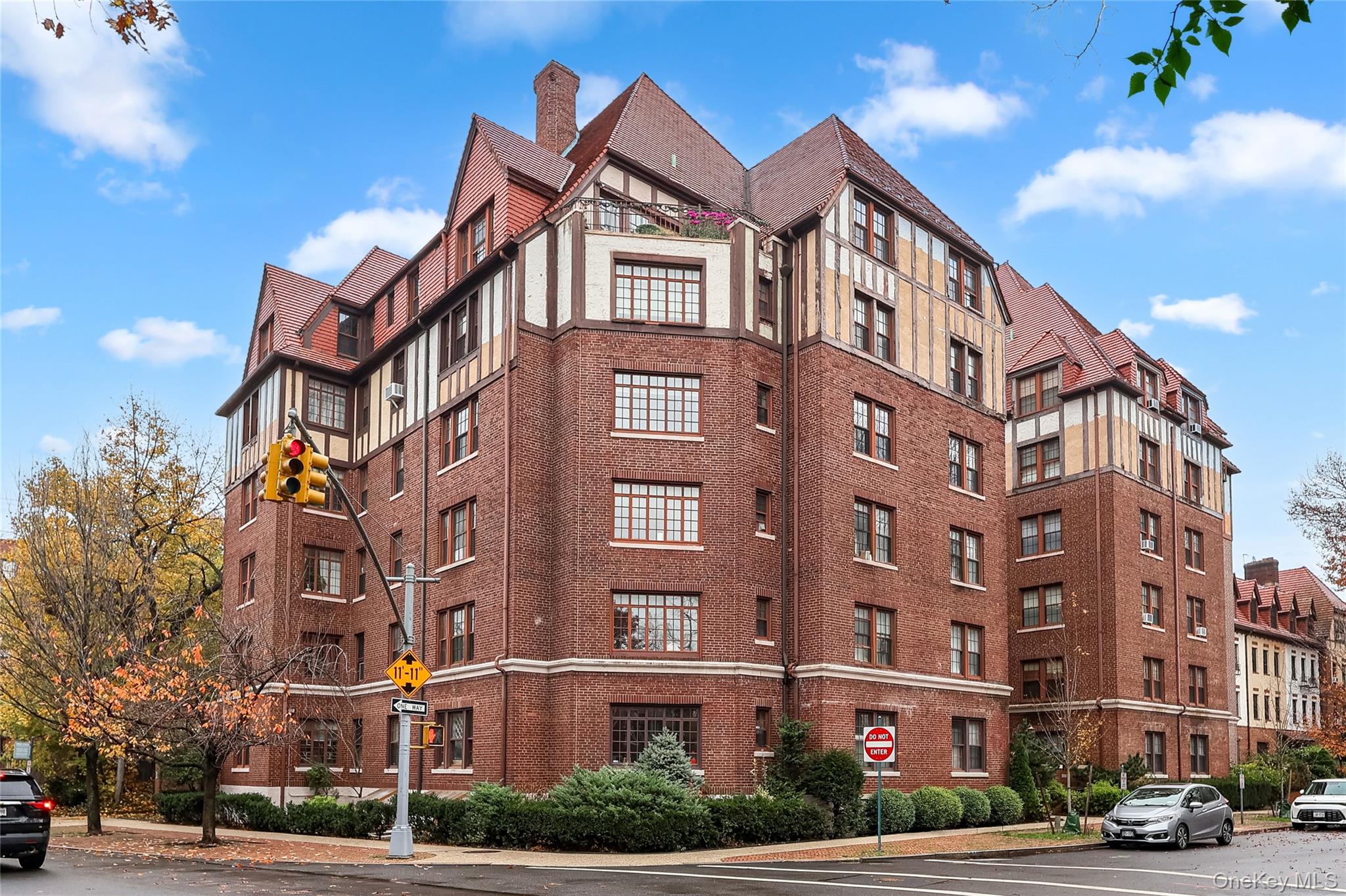 150 Burns Street # 2D, Forest Hills, NY 11375