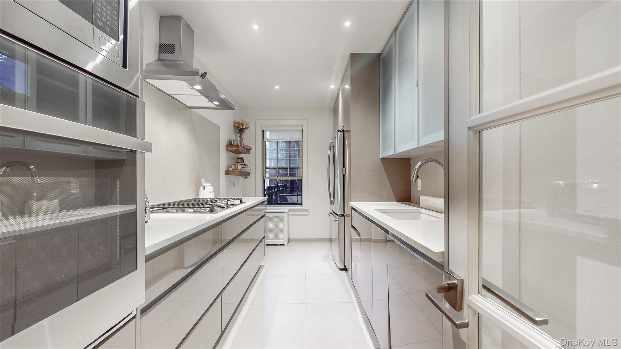 150 Burns Street # 2D, Forest Hills, NY 11375