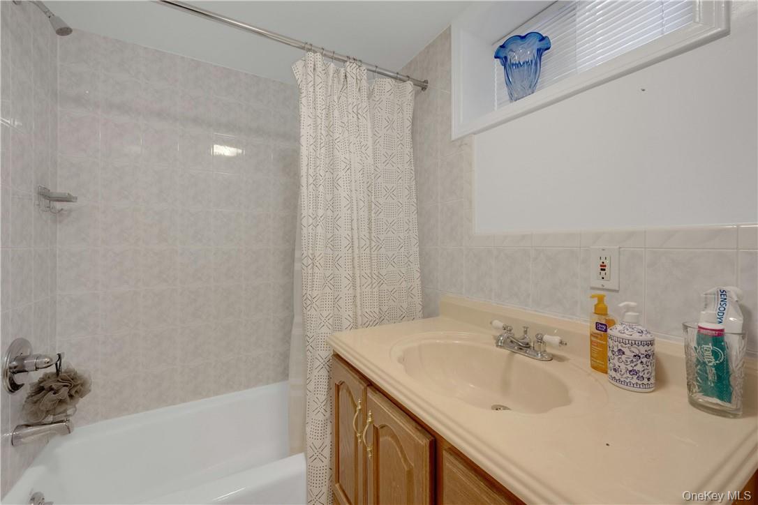 570 N Barry Avenue # #LEFT, Mamaroneck, NY 10543