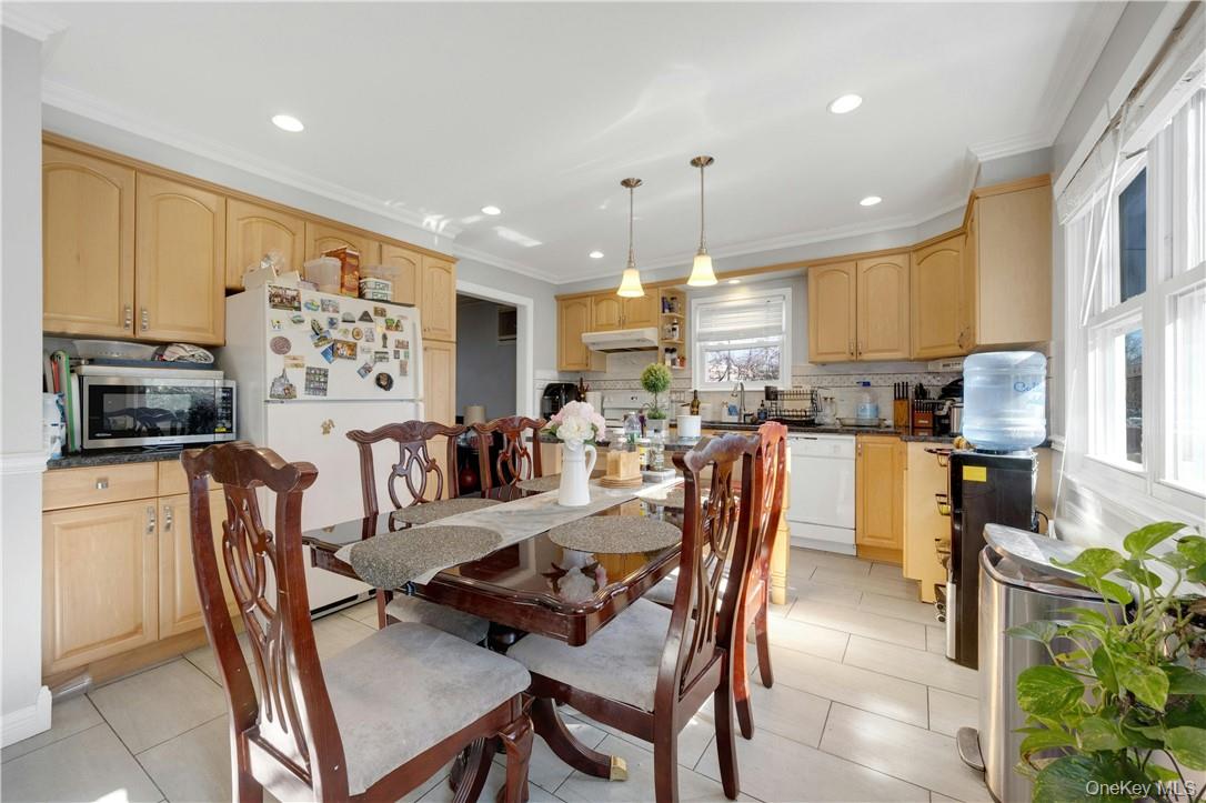 570 N Barry Avenue # #LEFT, Mamaroneck, NY 10543