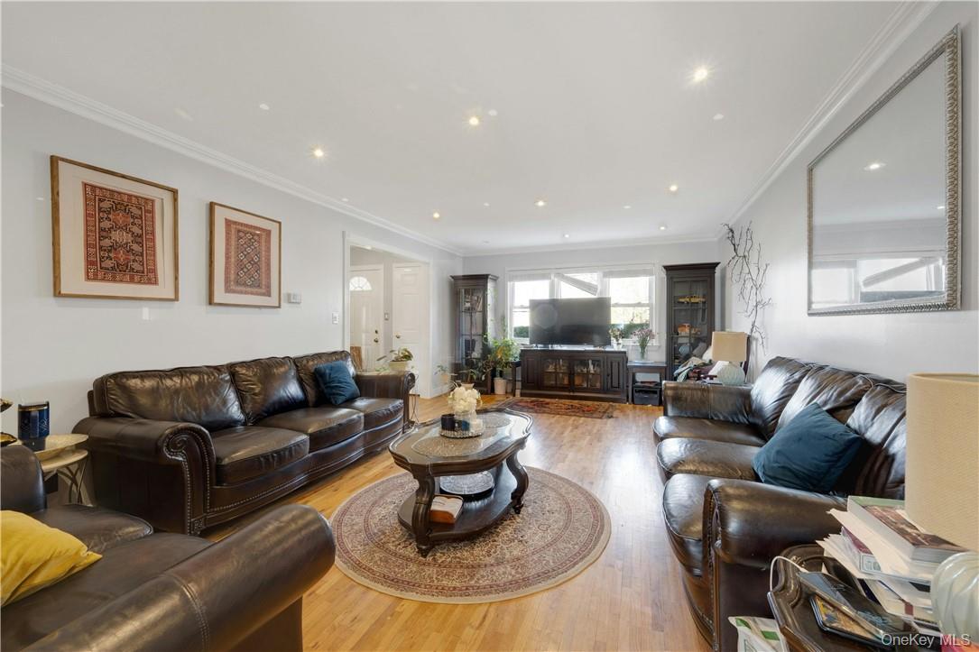 570 N Barry Avenue # #LEFT, Mamaroneck, NY 10543