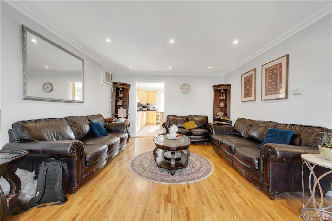 570 N Barry Avenue # #LEFT, Mamaroneck, NY 10543