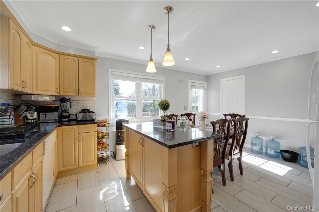 570 N Barry Avenue # #LEFT, Mamaroneck, NY 10543