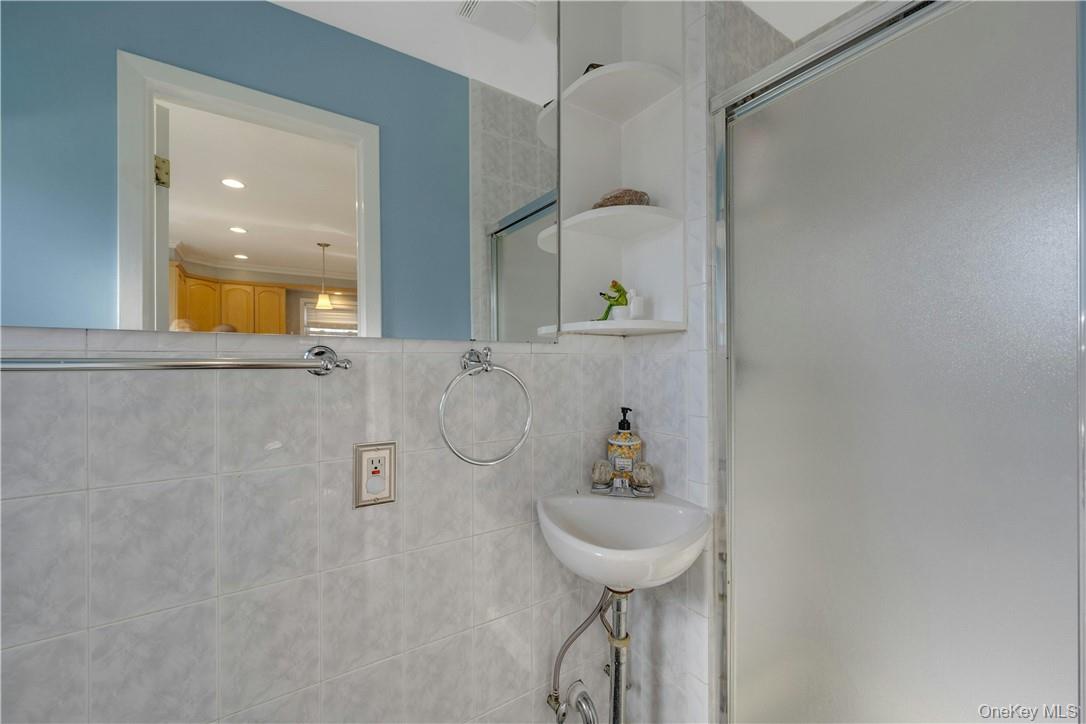 570 N Barry Avenue # #LEFT, Mamaroneck, NY 10543