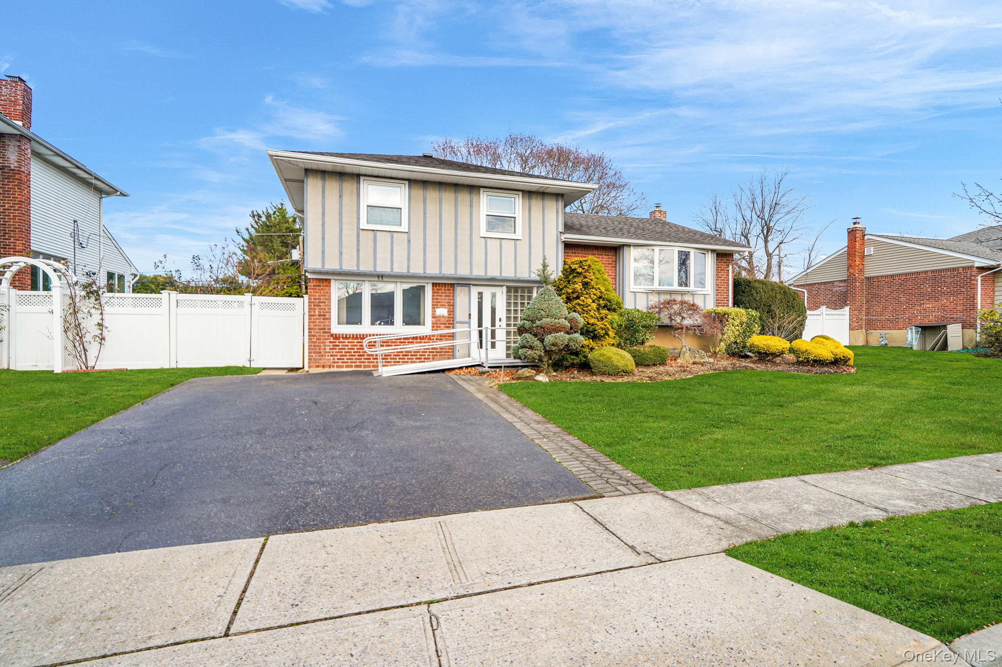 11 Fordham Drive, Plainview, NY 11803