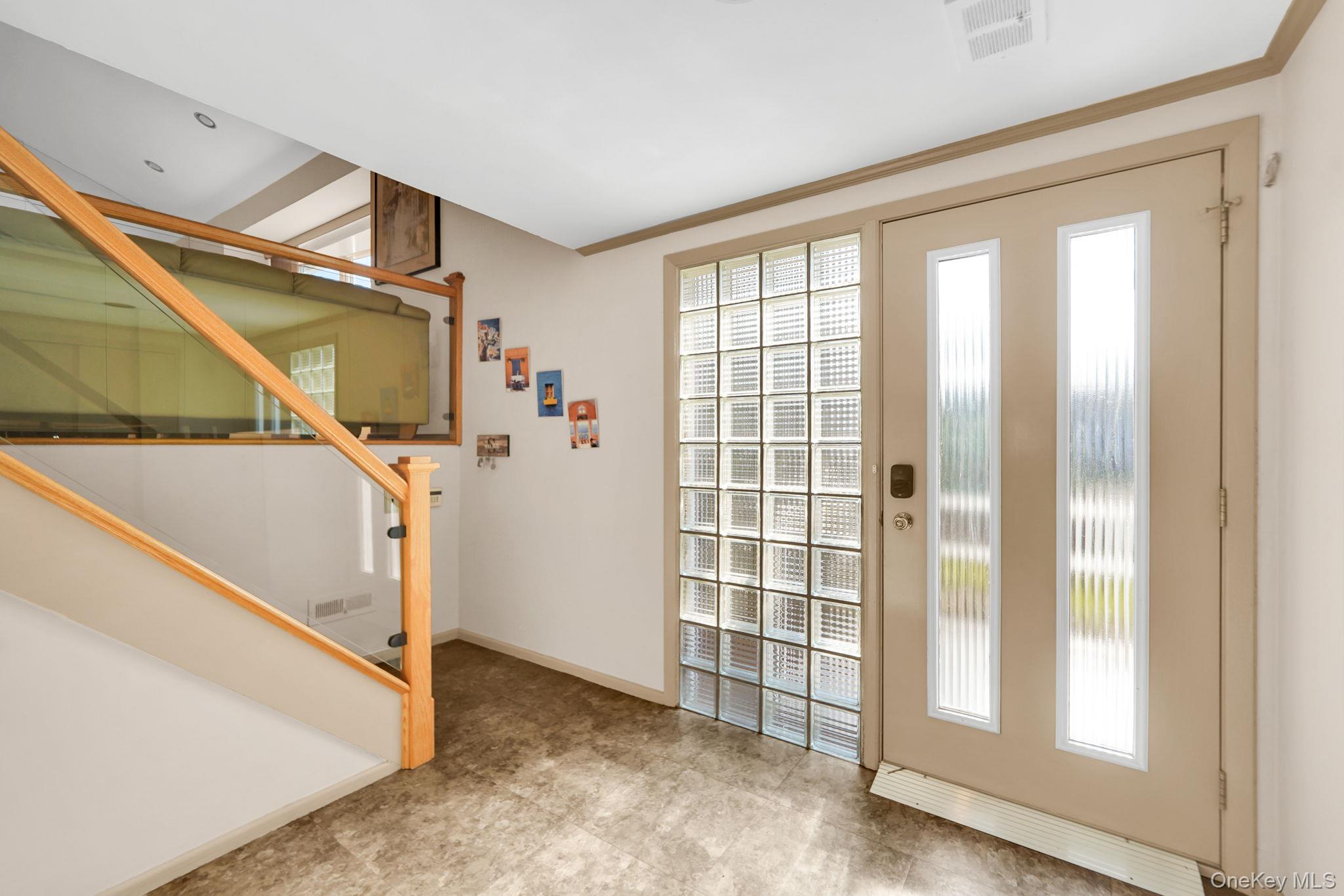 11 Fordham Drive, Plainview, NY 11803