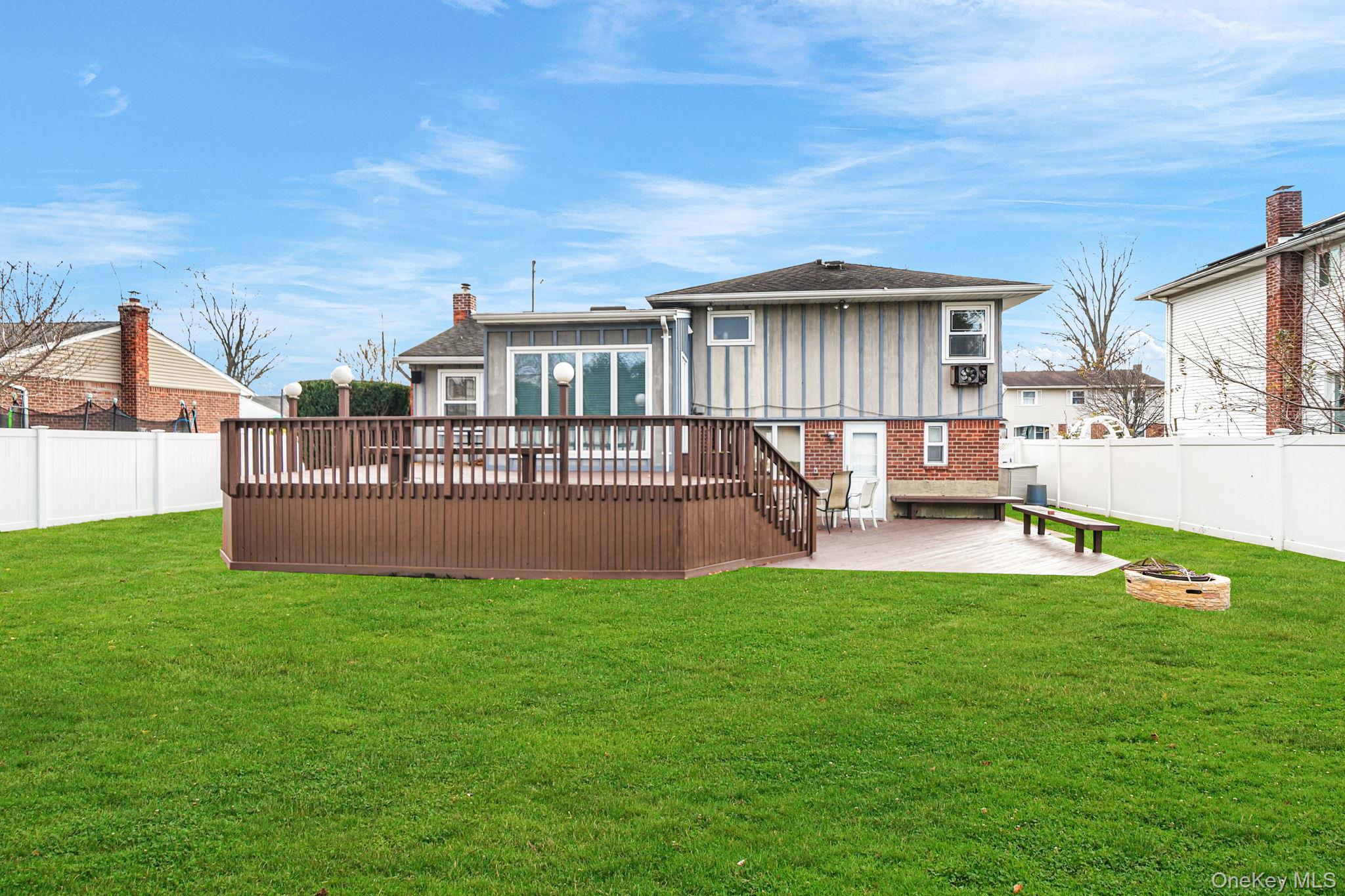 11 Fordham Drive, Plainview, NY 11803