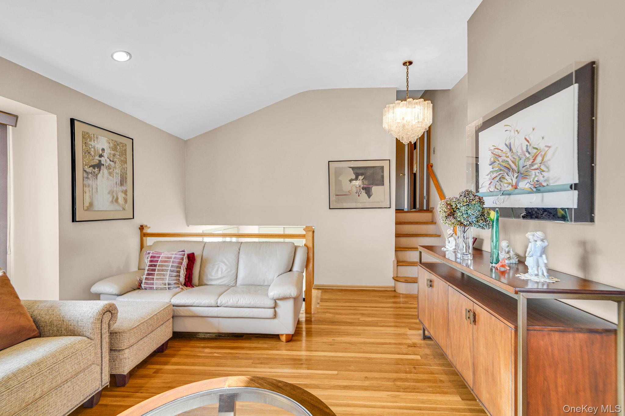 11 Fordham Drive, Plainview, NY 11803