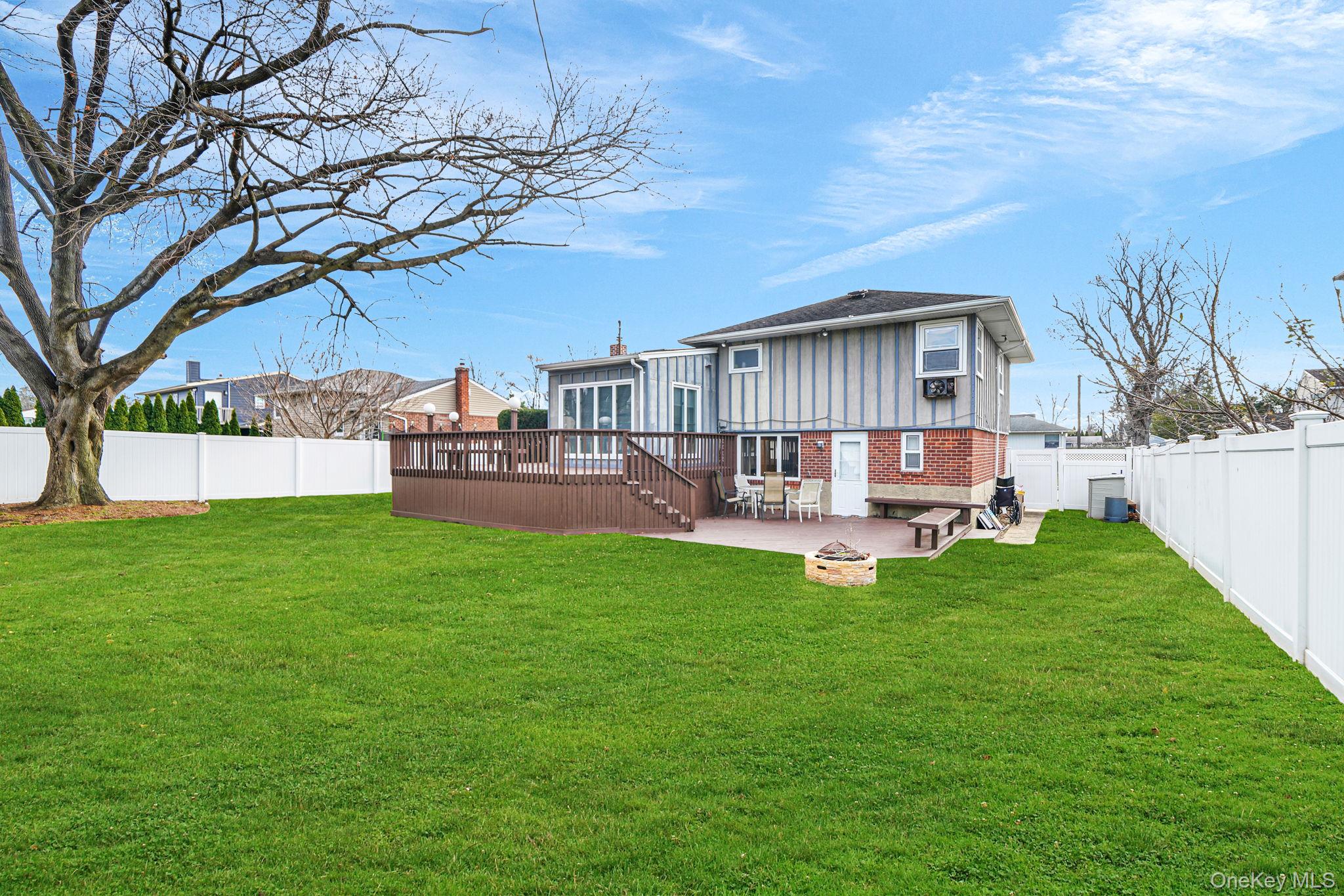 11 Fordham Drive, Plainview, NY 11803