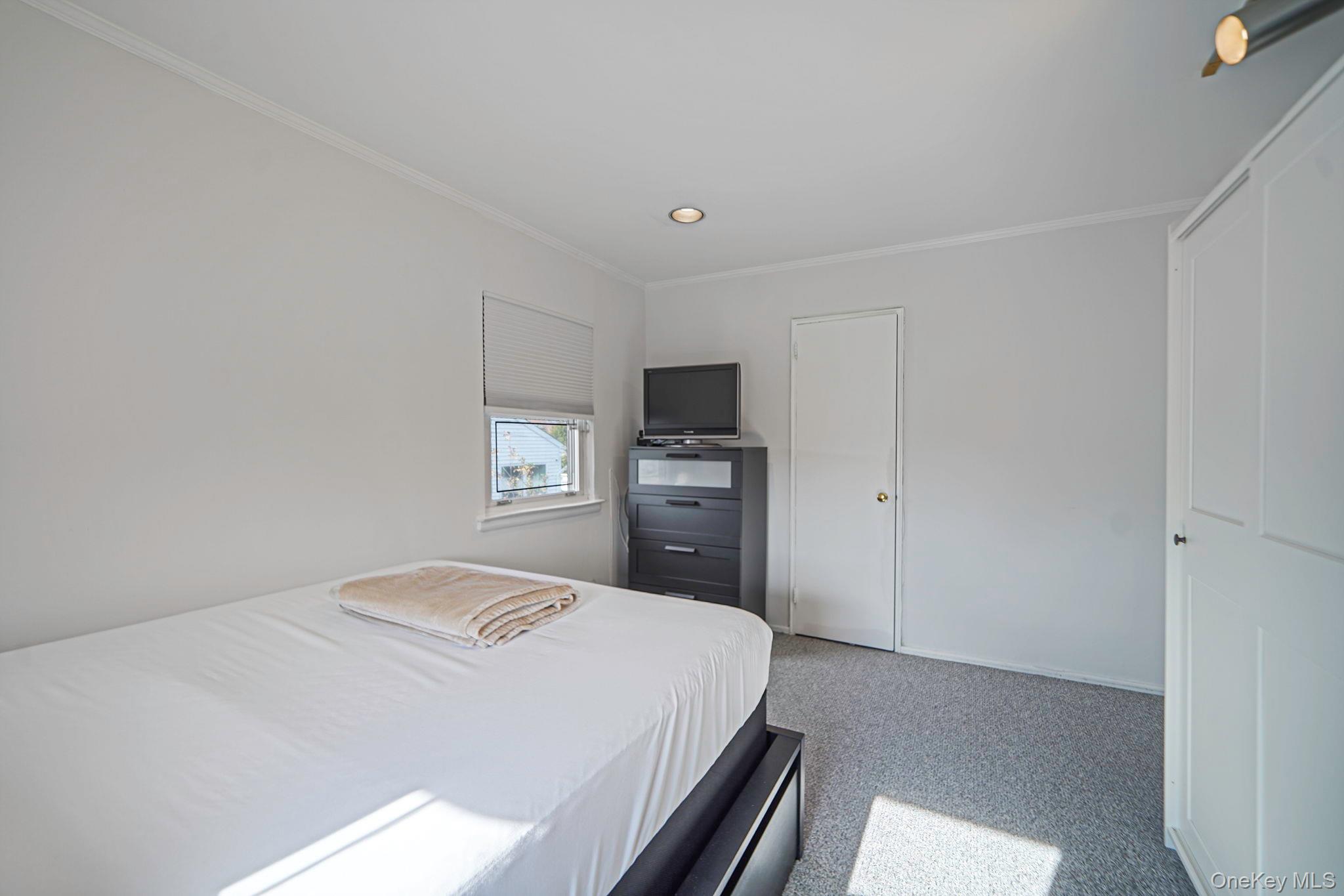 11 Fordham Drive, Plainview, NY 11803