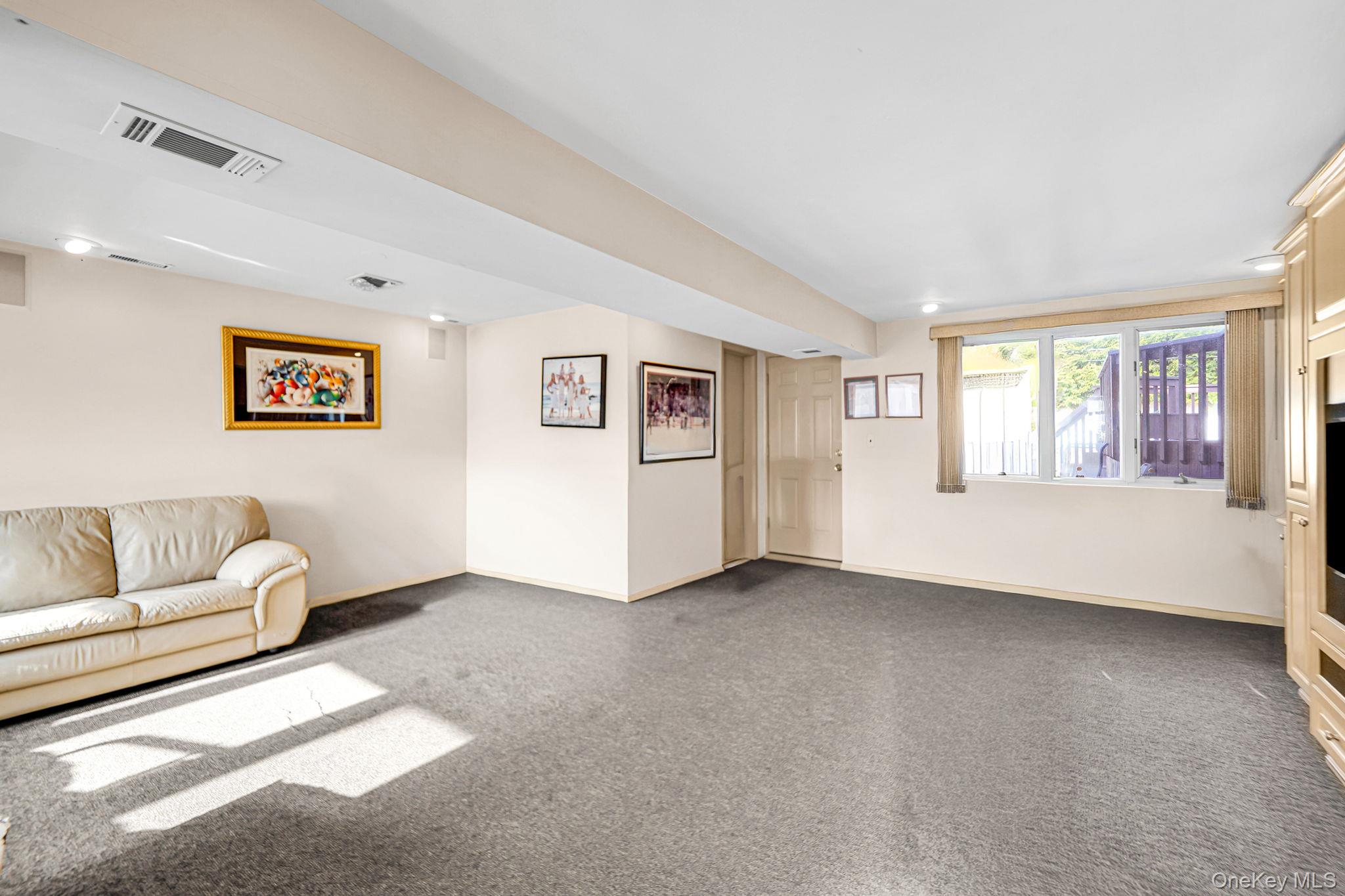 11 Fordham Drive, Plainview, NY 11803