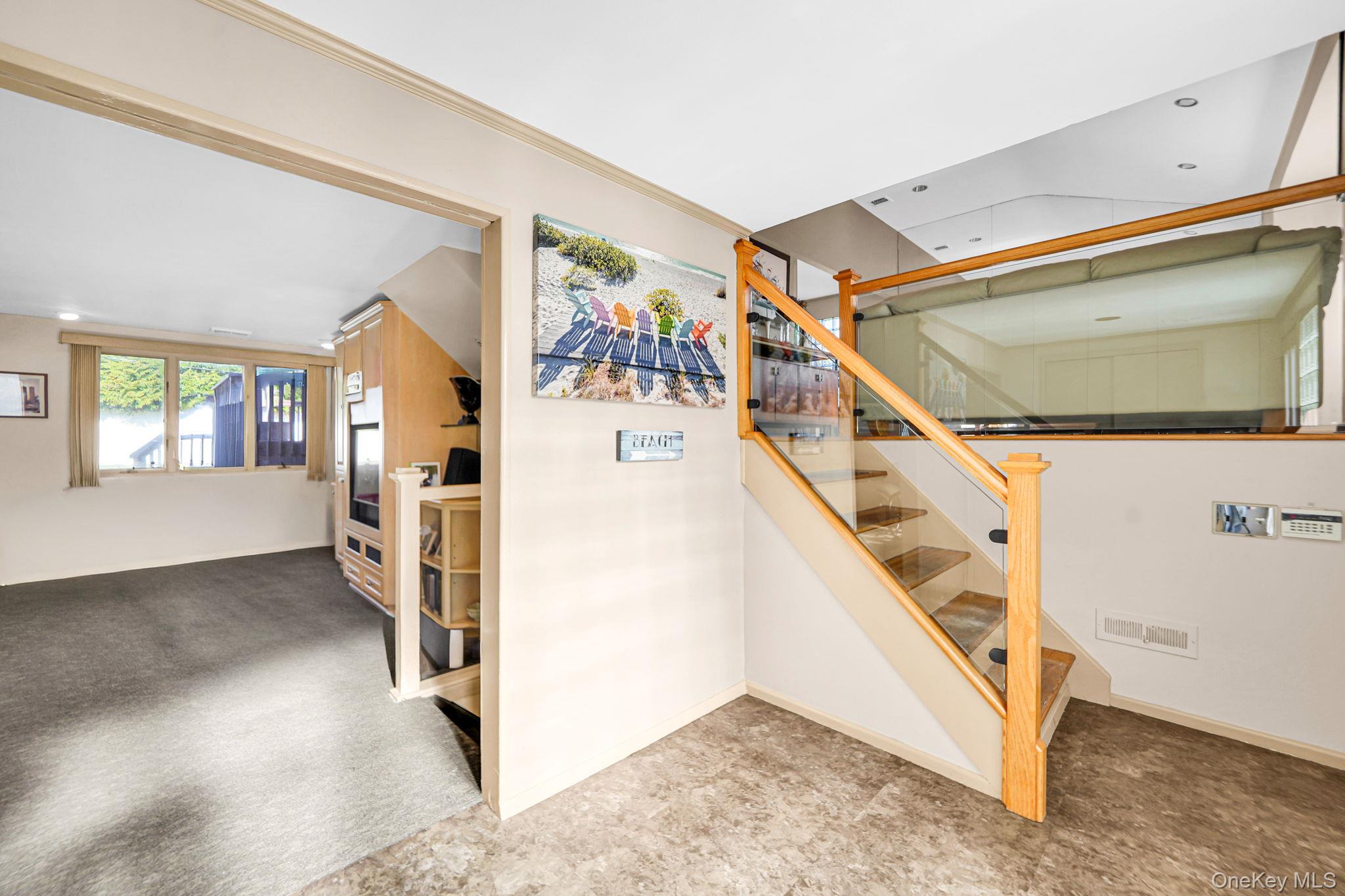 11 Fordham Drive, Plainview, NY 11803