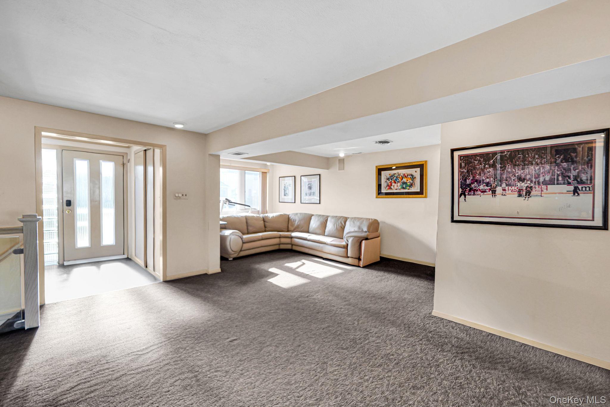 11 Fordham Drive, Plainview, NY 11803