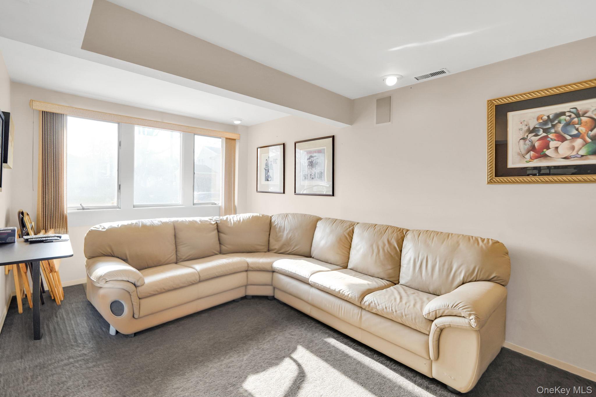 11 Fordham Drive, Plainview, NY 11803