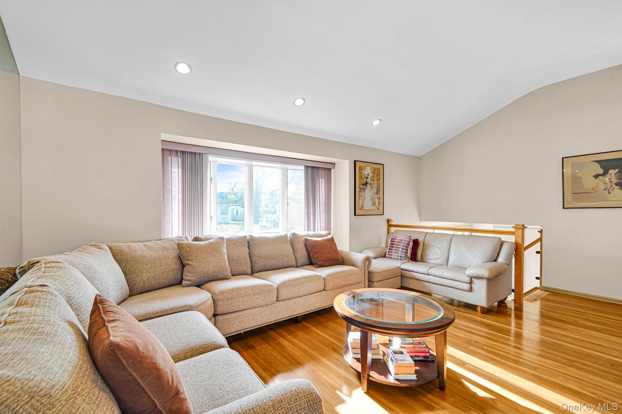 11 Fordham Drive, Plainview, NY 11803