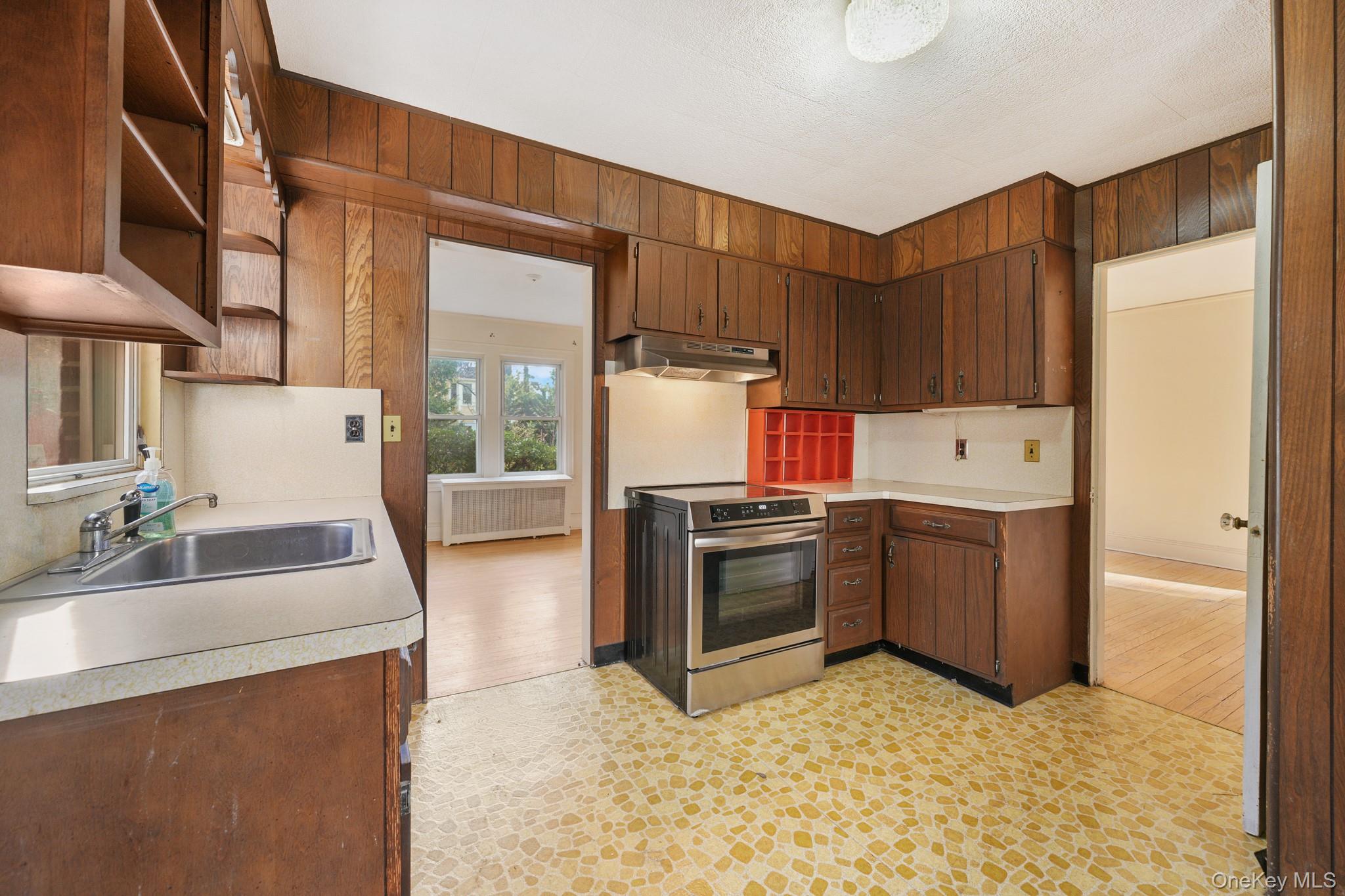 90 Rosedale Avenue, Hastings-on-Hudson, NY 10706