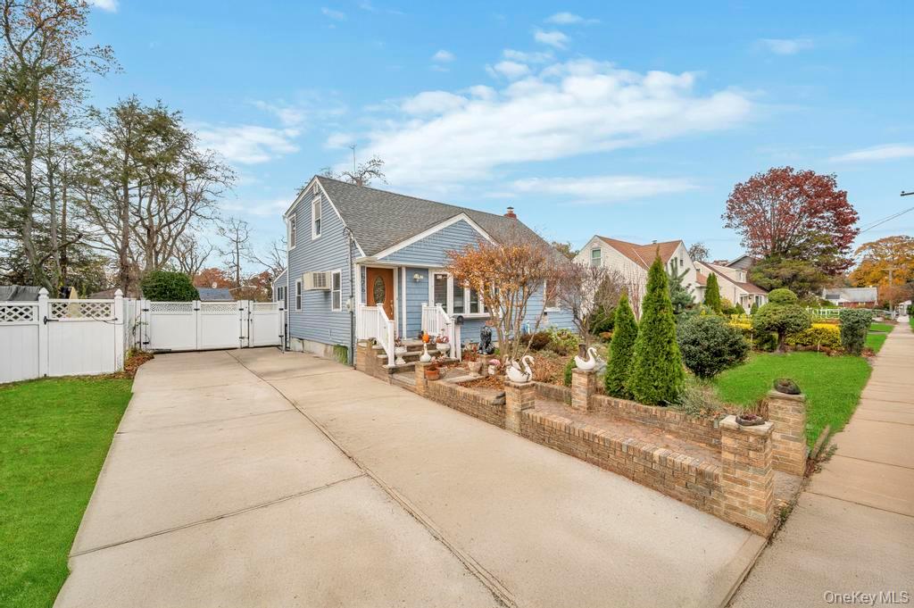 626 Winthrop Drive, Uniondale, NY 11553