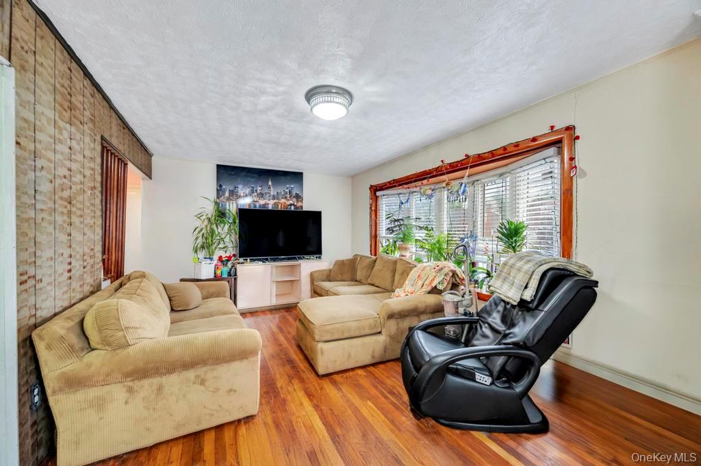 626 Winthrop Drive, Uniondale, NY 11553