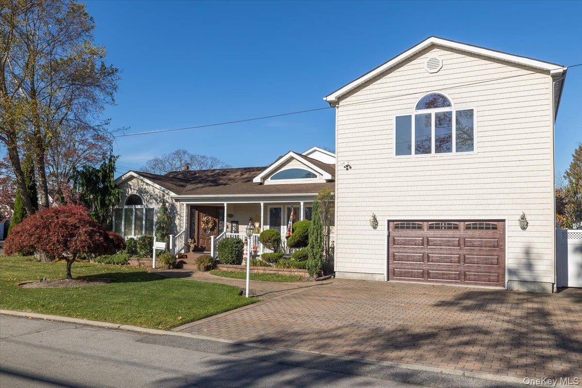 194 Newark Street, Lindenhurst, NY 11757