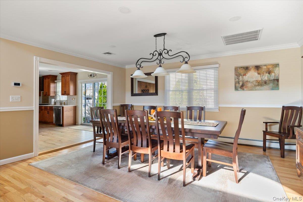 194 Newark Street, Lindenhurst, NY 11757