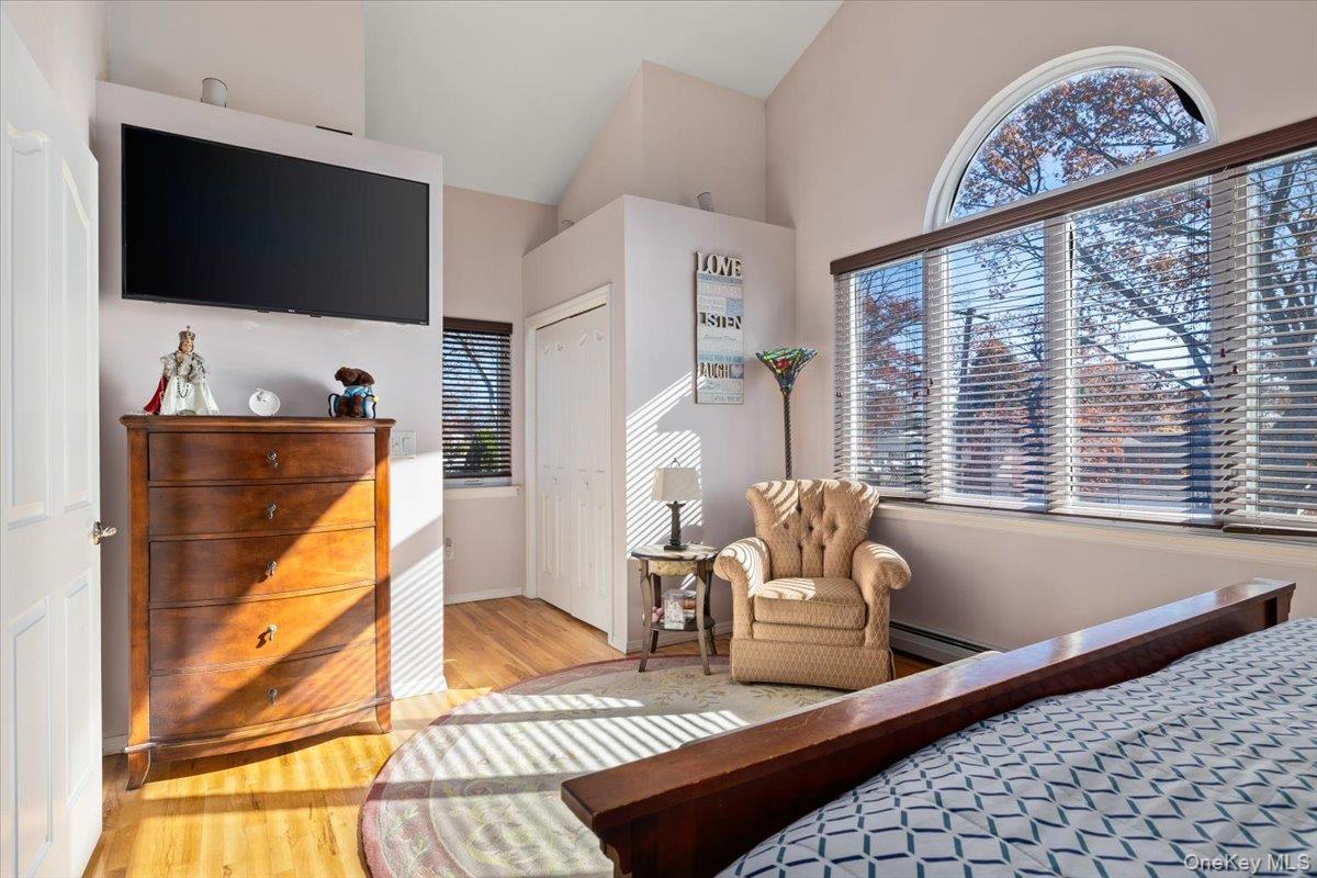 194 Newark Street, Lindenhurst, NY 11757