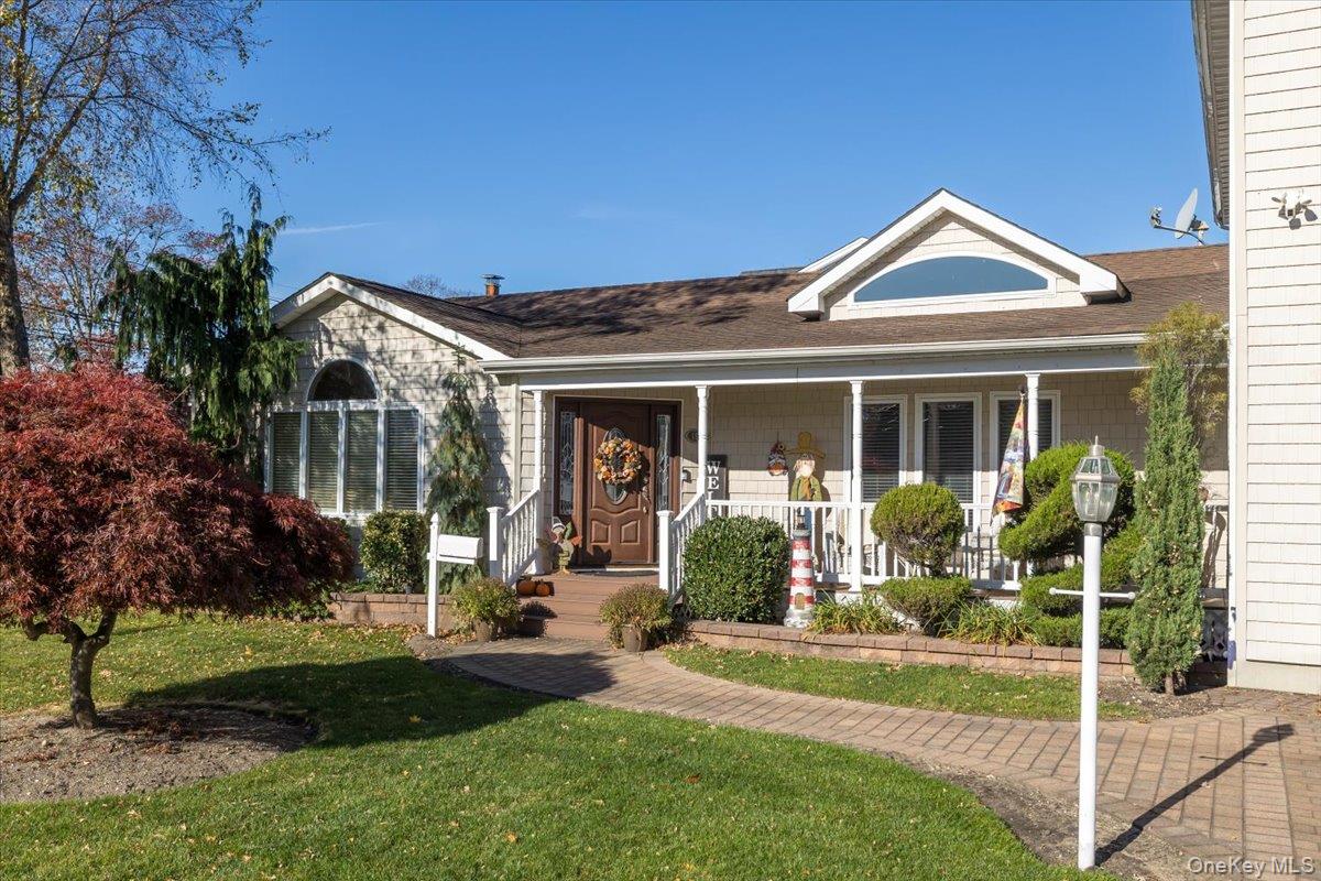 194 Newark Street, Lindenhurst, NY 11757