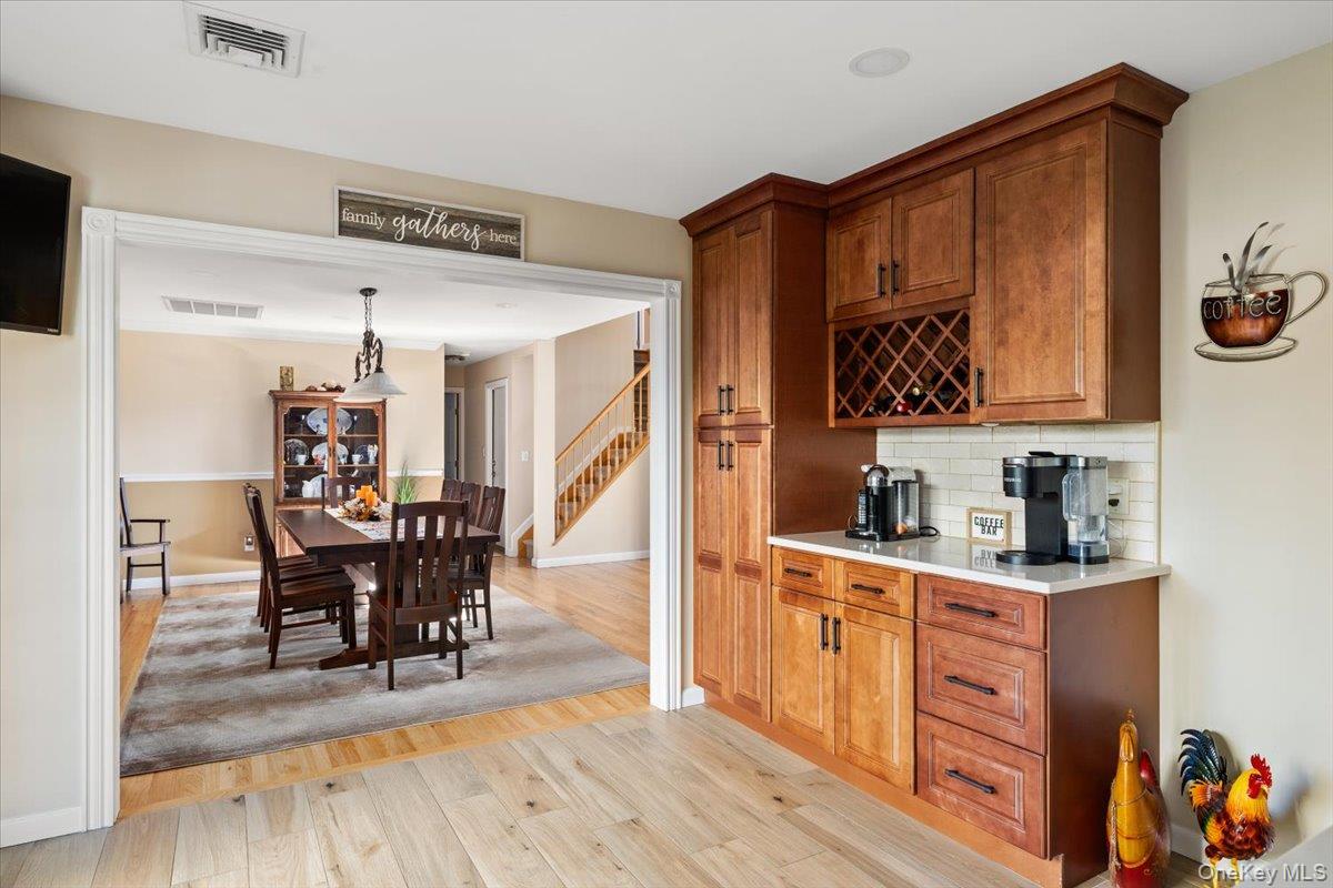 194 Newark Street, Lindenhurst, NY 11757