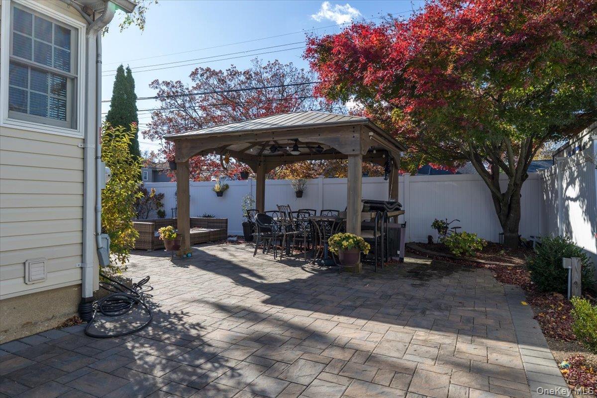 194 Newark Street, Lindenhurst, NY 11757