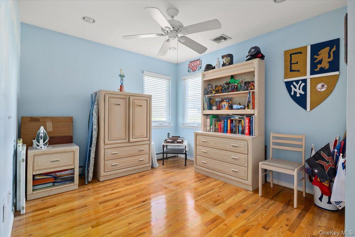 194 Newark Street, Lindenhurst, NY 11757