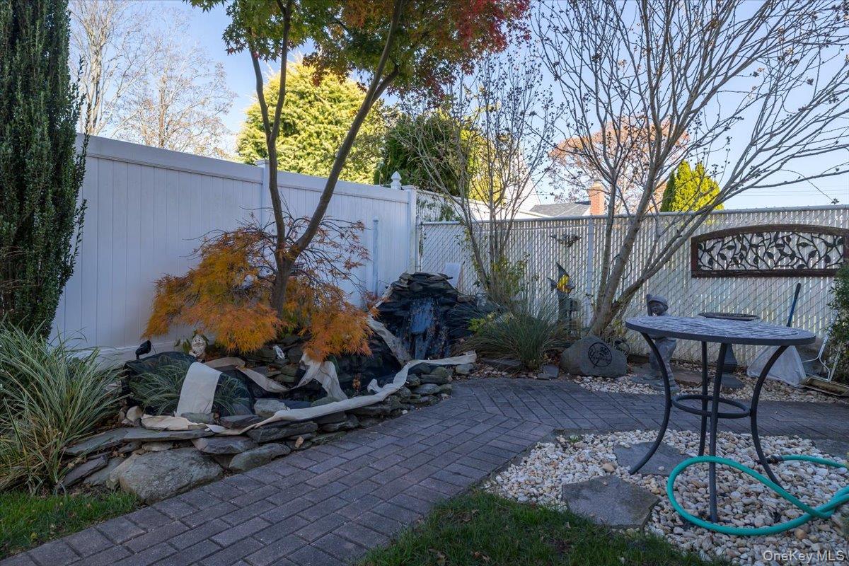 194 Newark Street, Lindenhurst, NY 11757