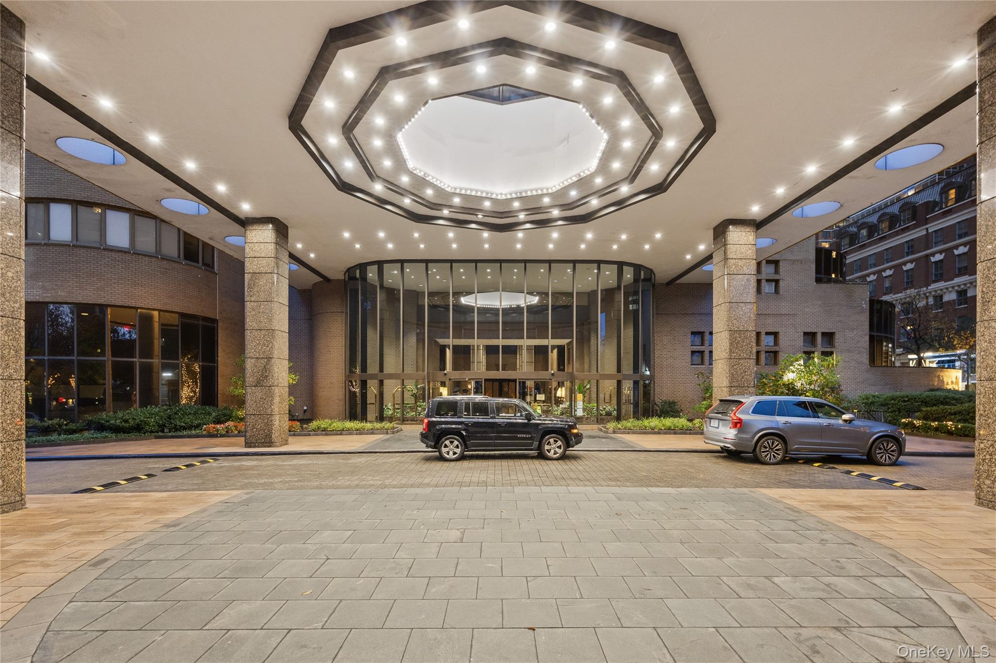 330 E 38th Street # 44I, New York (Manhattan), NY 10016