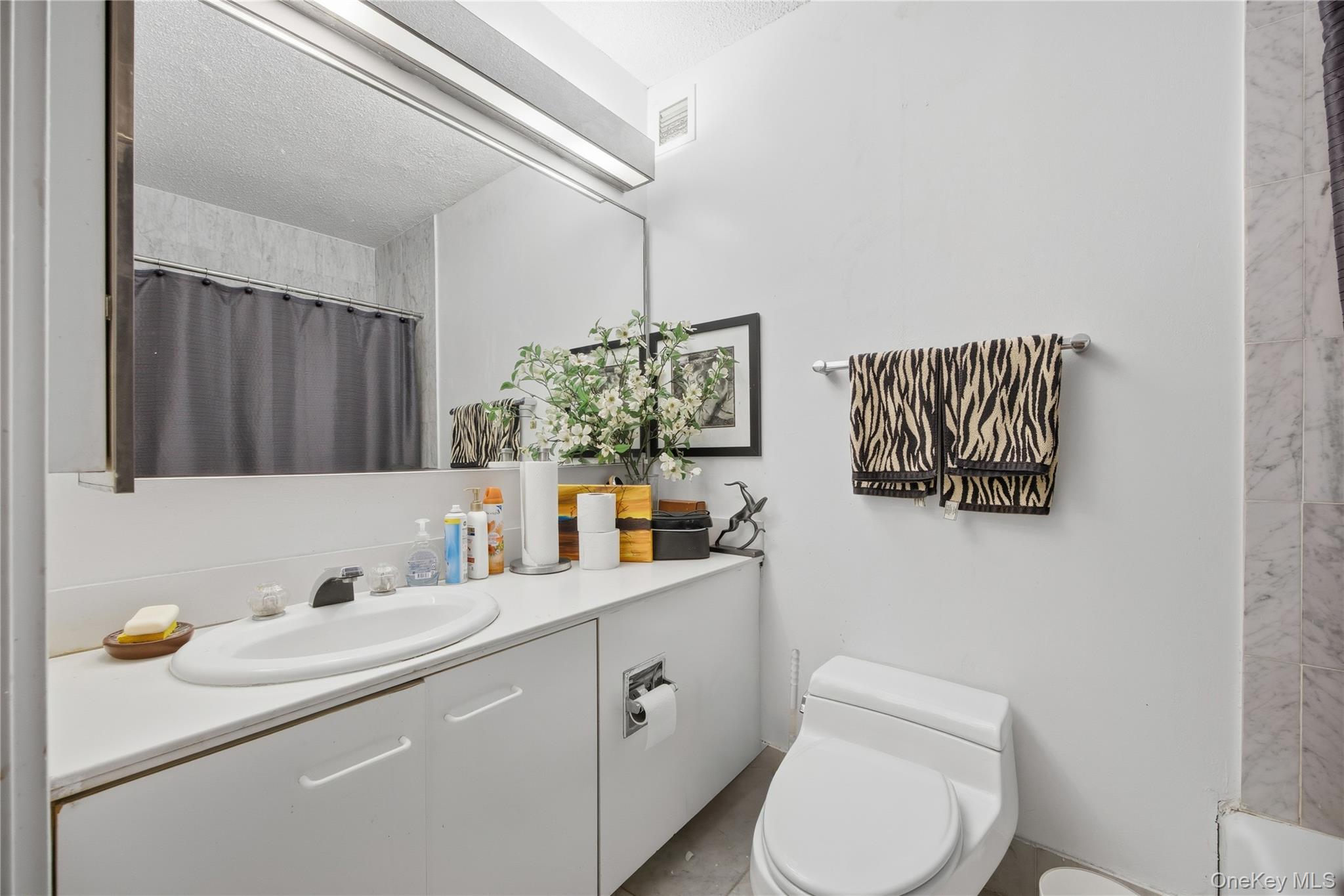 330 E 38th Street # 44I, New York (Manhattan), NY 10016