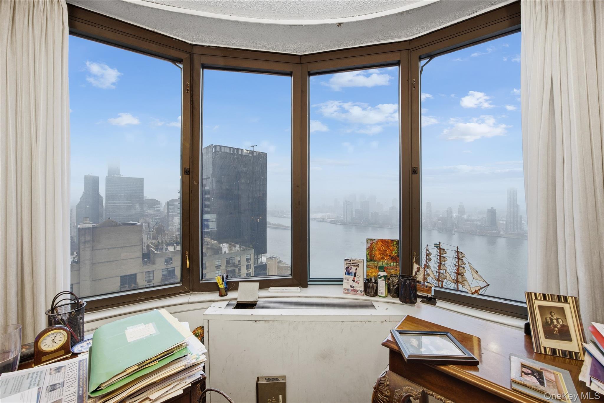 330 E 38th Street # 44I, New York (Manhattan), NY 10016