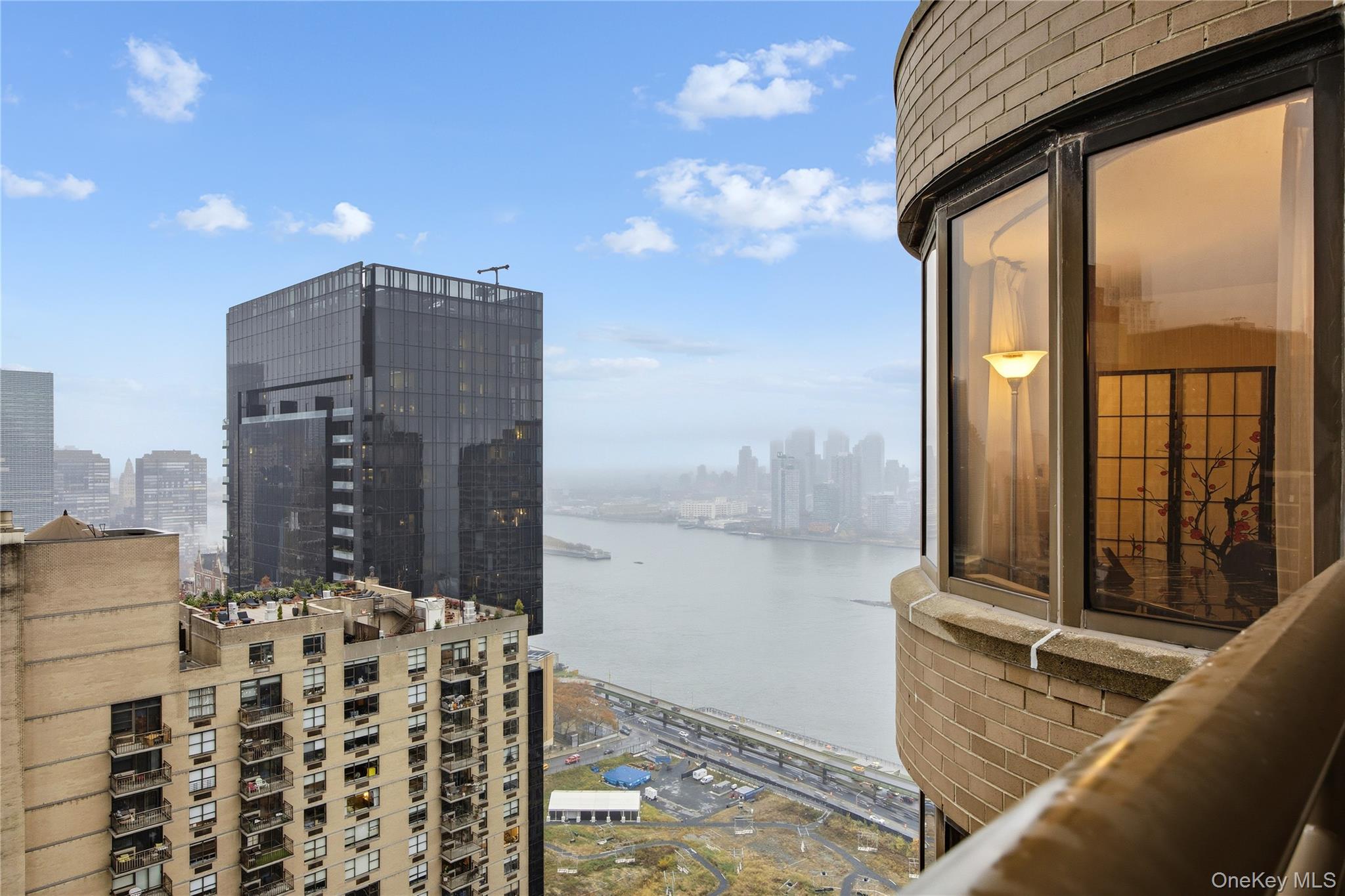330 E 38th Street # 44I, New York (Manhattan), NY 10016